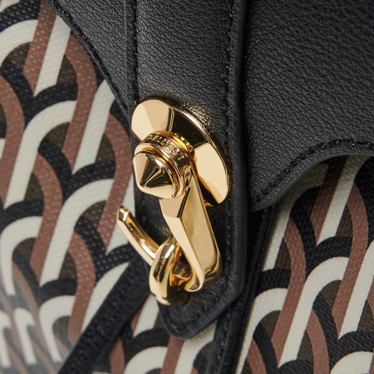 Dell’Est is for a delicate and luxurious style