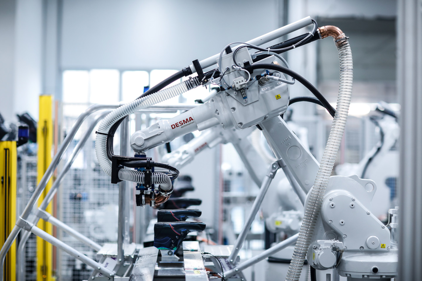 DESMA e ABB: 40 anni di automazione al servizio delle calzature