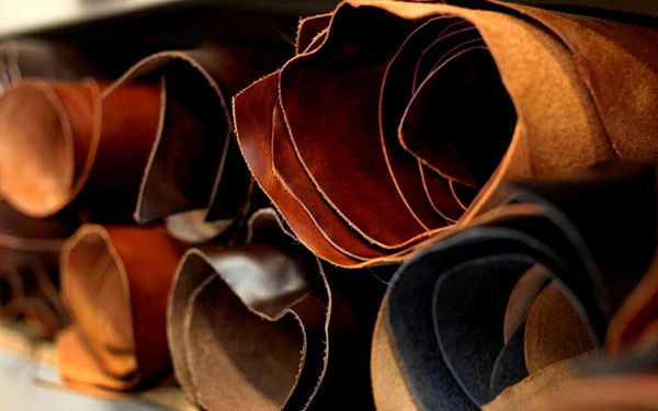 Lights but especially shadows for the tannery and accessories global